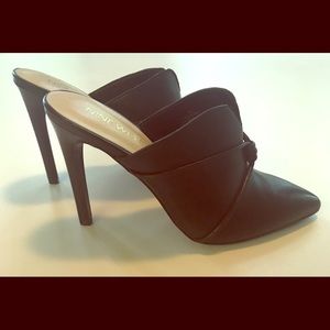NWT Nine West Sleek Leather Pointed-Toe Mules